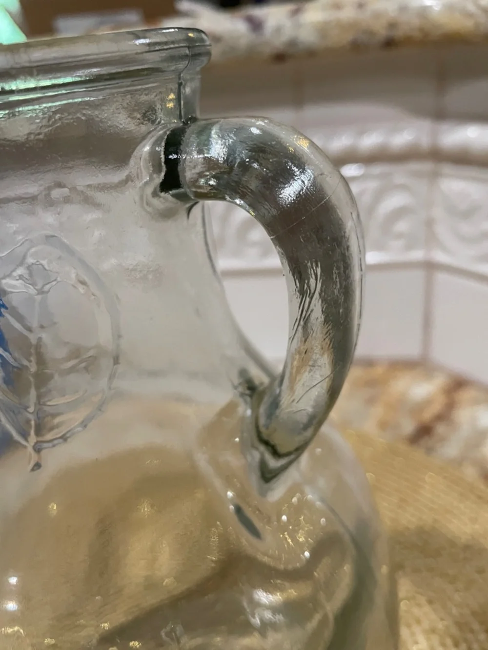 White House Vinegar Clear Glass Pitcher with Handle - Classic Beverage Server